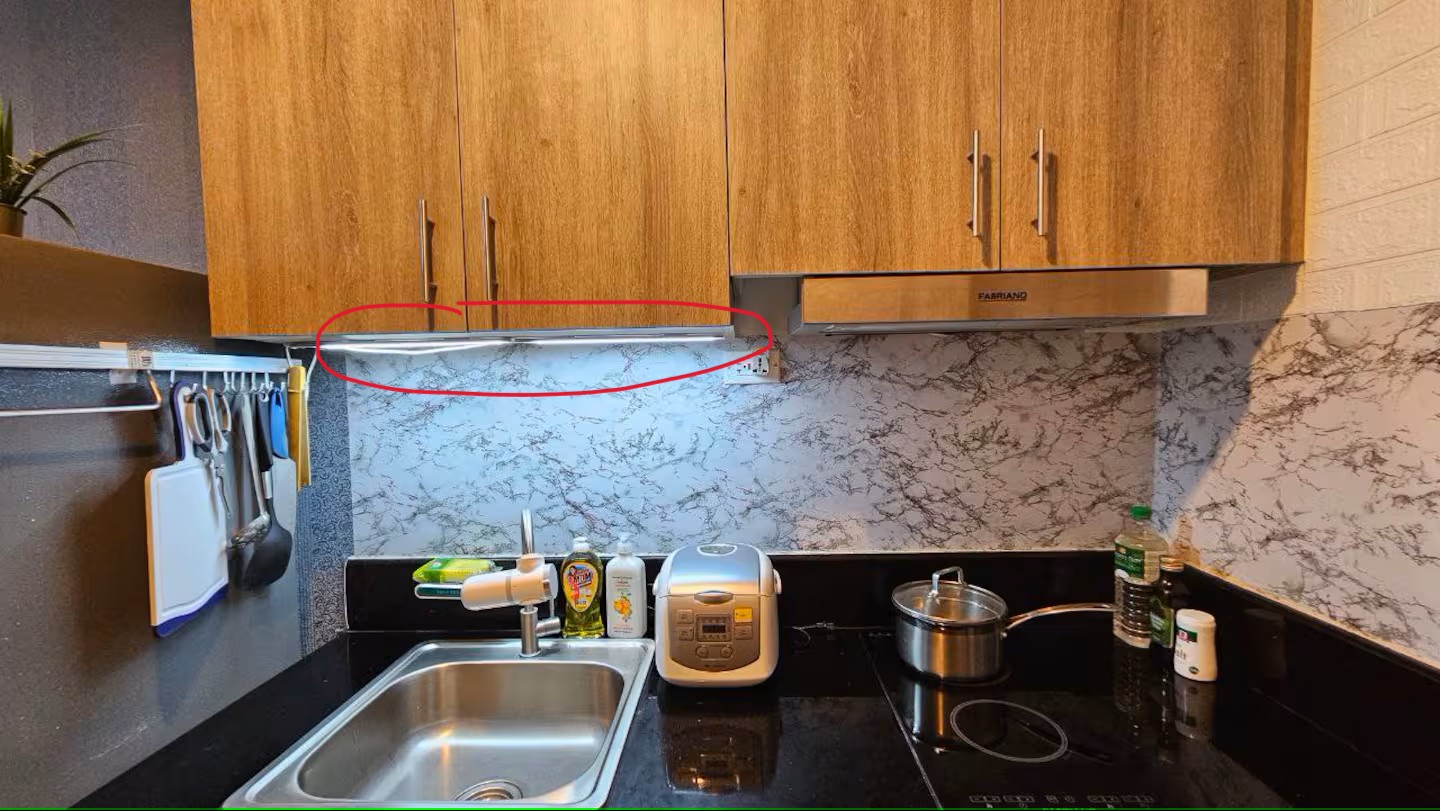 Lights under the kitchen cabinet are inductable