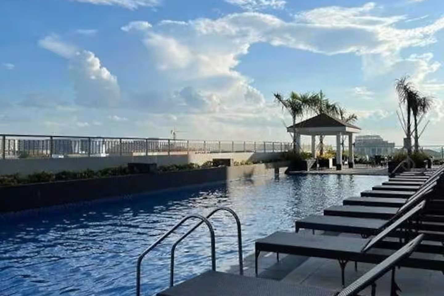 Swimming pool on the 7th floor